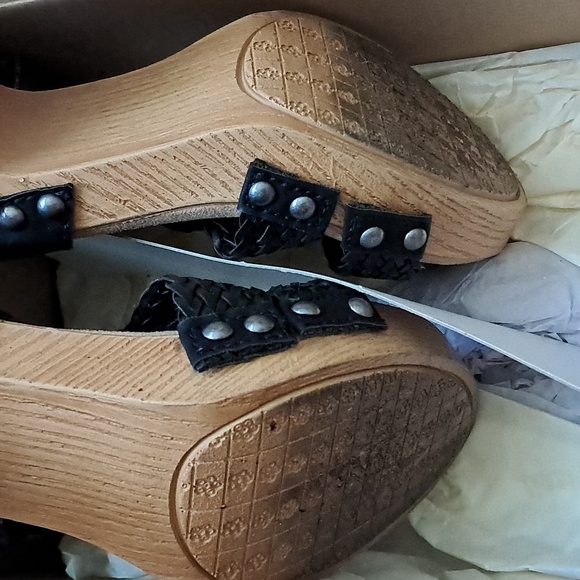 G.H. Bass Co. "Sadie" Heels - Size 7.5 - Picture 13 of 15